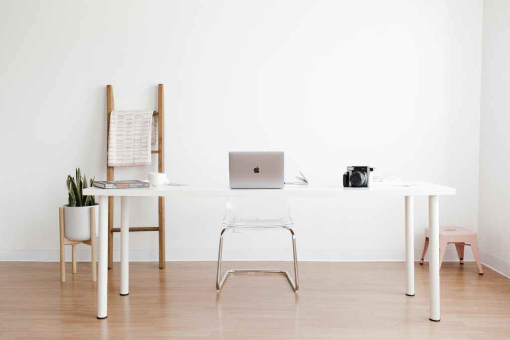 The Benefits of Digital Minimalism: How JOMO Can Help You Simplify Your Life